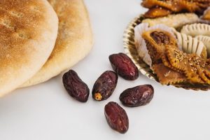 آموزش تهیه نان خرمایی